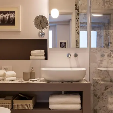 Corti - 1 Min Walk To And Parking Apartament Cernobbio