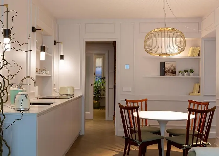 Corti - 1 Min Walk To And Parking Appartamento