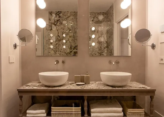 Corti - 1 Min Walk To And Parking Appartamento *