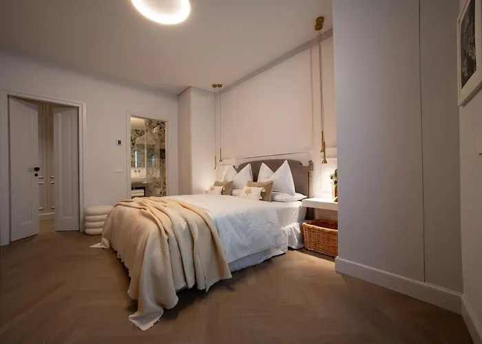 Corti - 1 Min Walk To And Parking