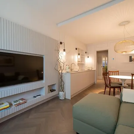 Corti - 1 Min Walk To And Parking Διαμέρισμα Τσερνόμπιο